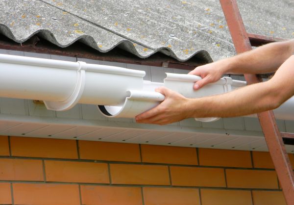Cost of Gutter Hanging in Oshkosh